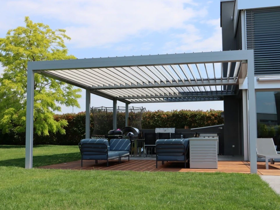 Retractable bioclimatic pergola Dubai