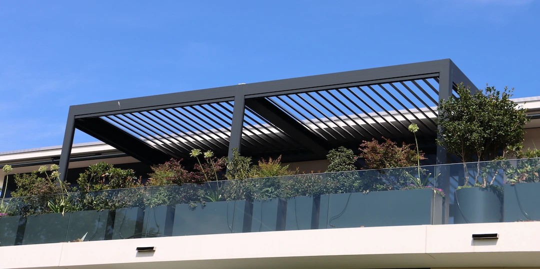 bioclimatic pergola Adjustable retractable louvers 