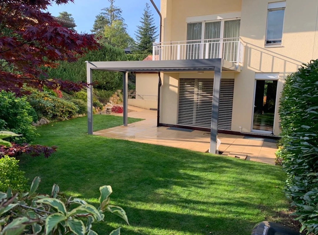 bioclimatic pergola Adjustable retractable louvers 