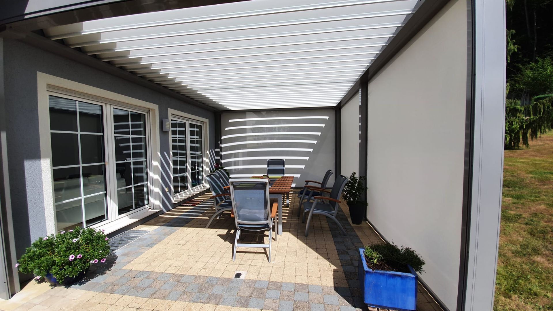 bioclimatic pergola Adjustable retractable louvers 