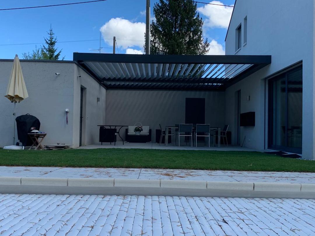 bioclimatic pergola Adjustable louvers