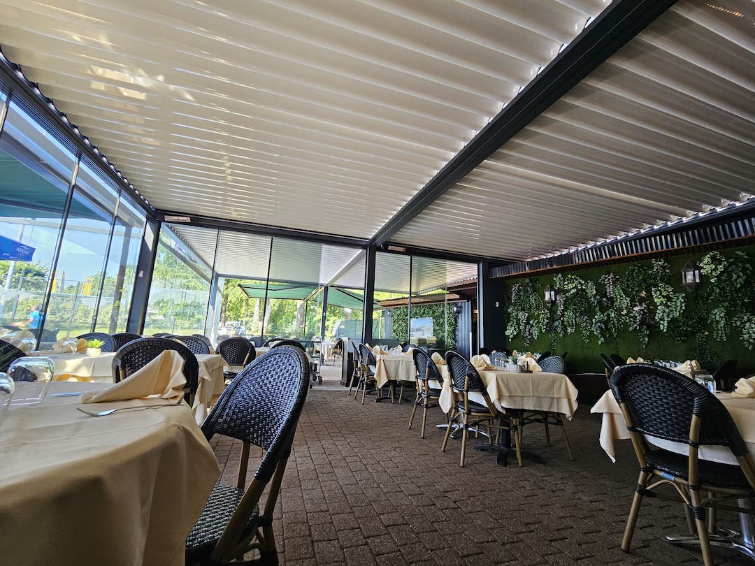 bioclimatic pergola Adjustable louvers