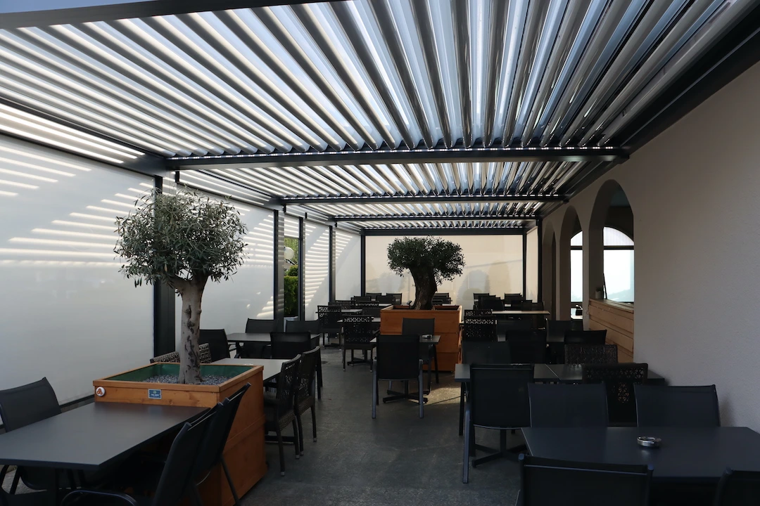 bioclimatic pergola Adjustable louvers