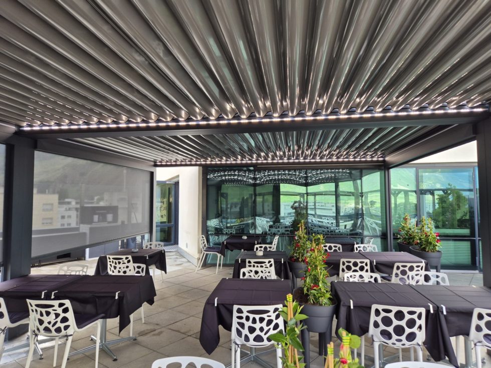 bioclimatic pergola Adjustable louvers