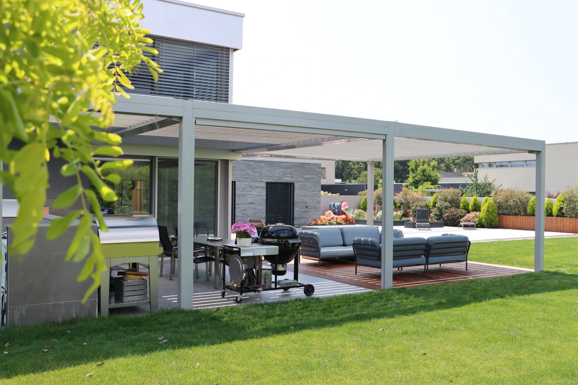 bioclimatic pergola Adjustable retractable louvers 