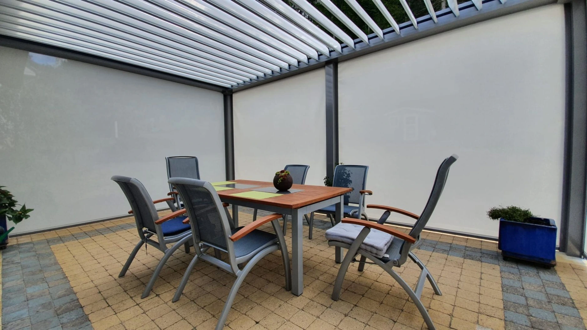 bioclimatic pergola Adjustable retractable louvers 