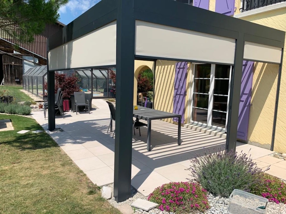 Retractable bioclimatic pergola Dubai model 400